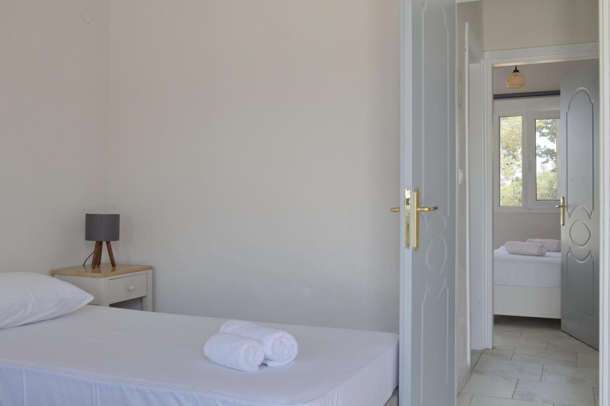 Marele Hills Apartments Nea Fokea Ngoại thất bức ảnh