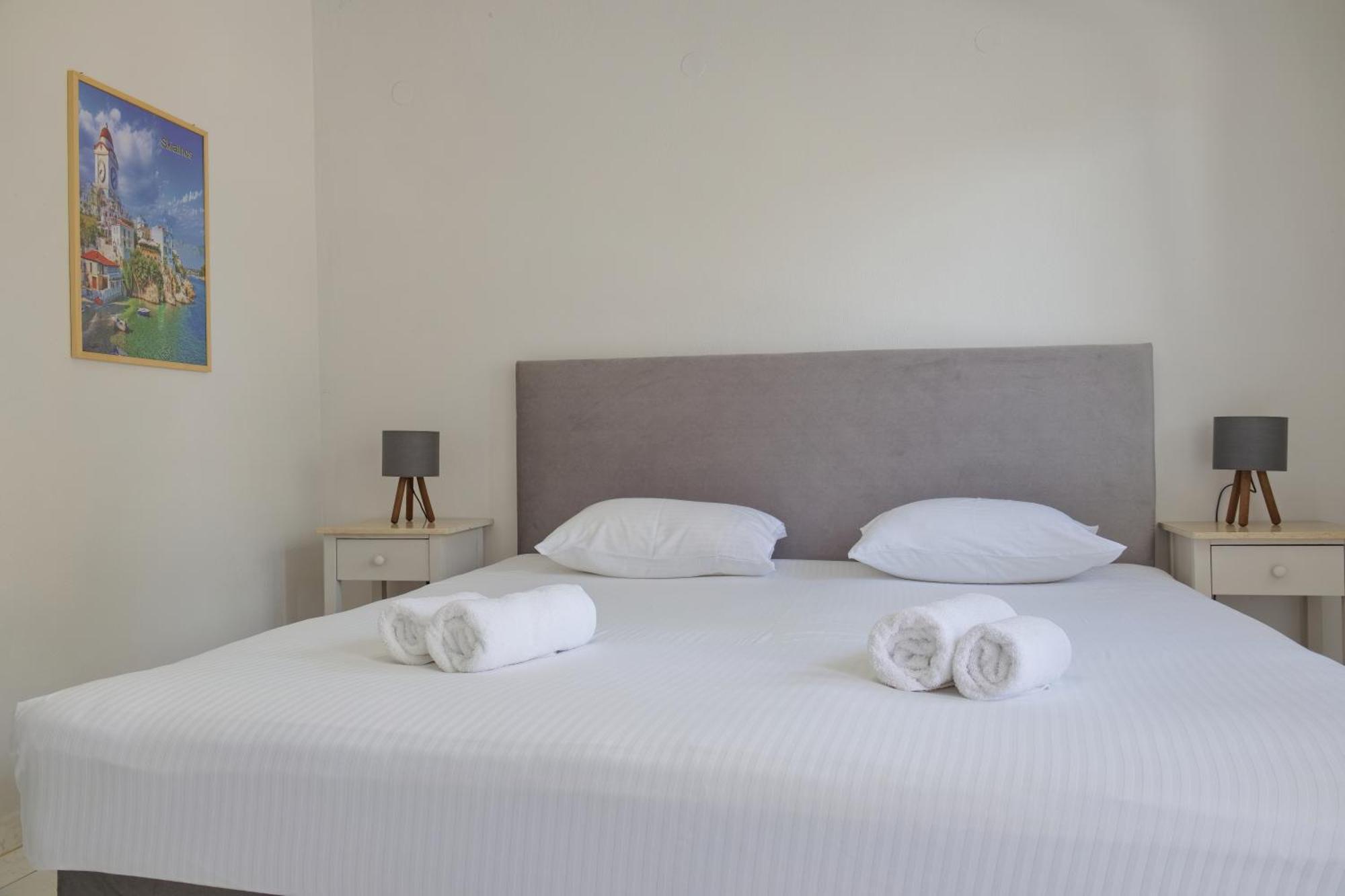 Marele Hills Apartments Nea Fokea Ngoại thất bức ảnh
