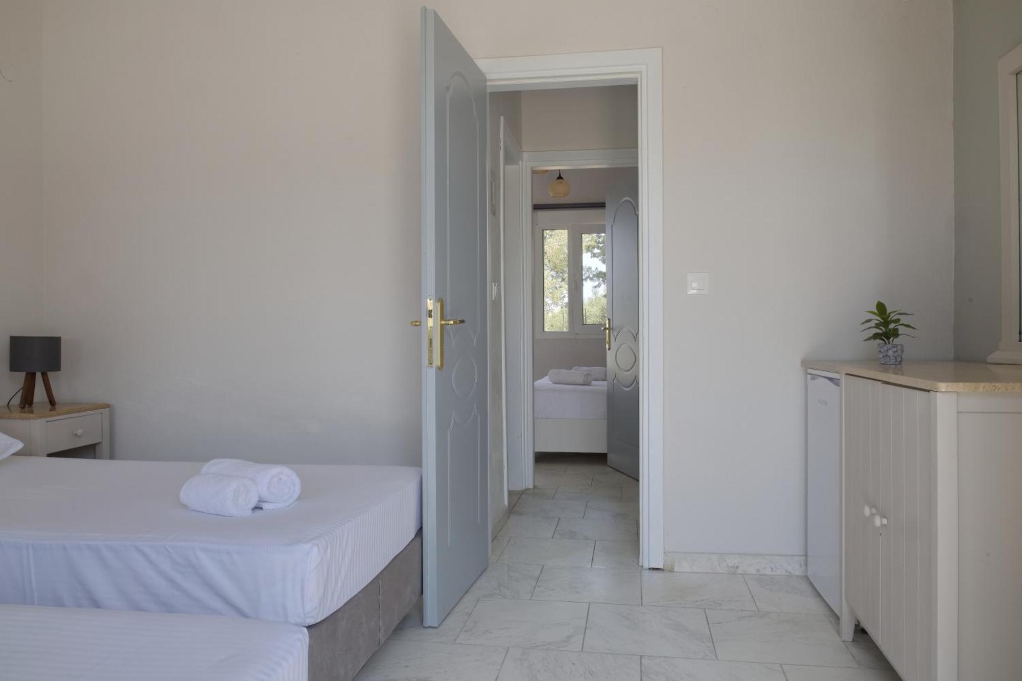 Marele Hills Apartments Nea Fokea Ngoại thất bức ảnh