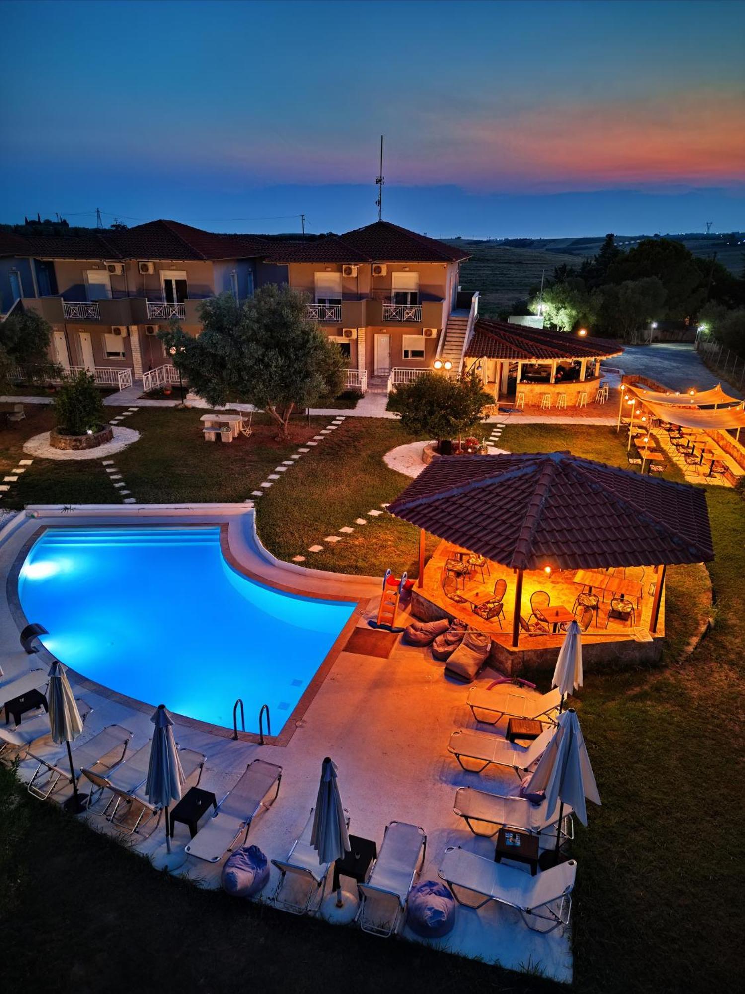 Marele Hills Apartments Nea Fokea Ngoại thất bức ảnh